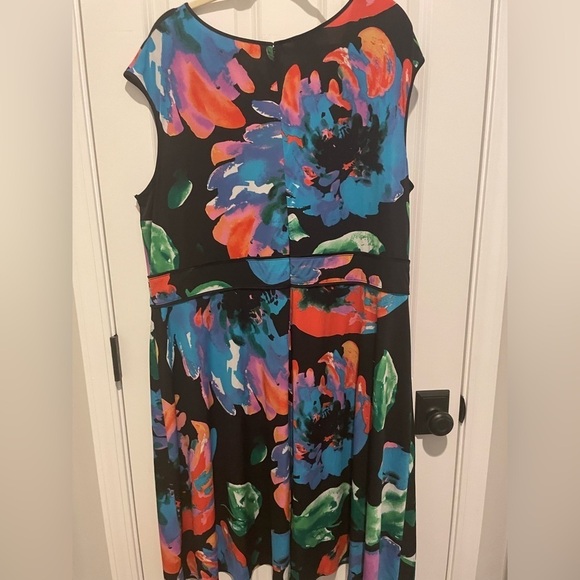 London Times Woman’s Floral Dress, Size 24 - Picture 2 of 4